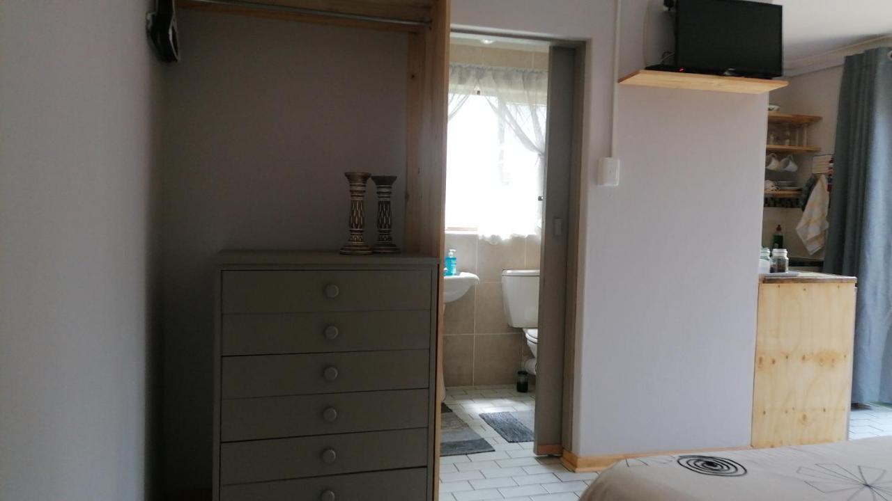 A1 Kynaston Self Catering Or Bed And Breakfast Jeffreysbaai Buitenkant foto