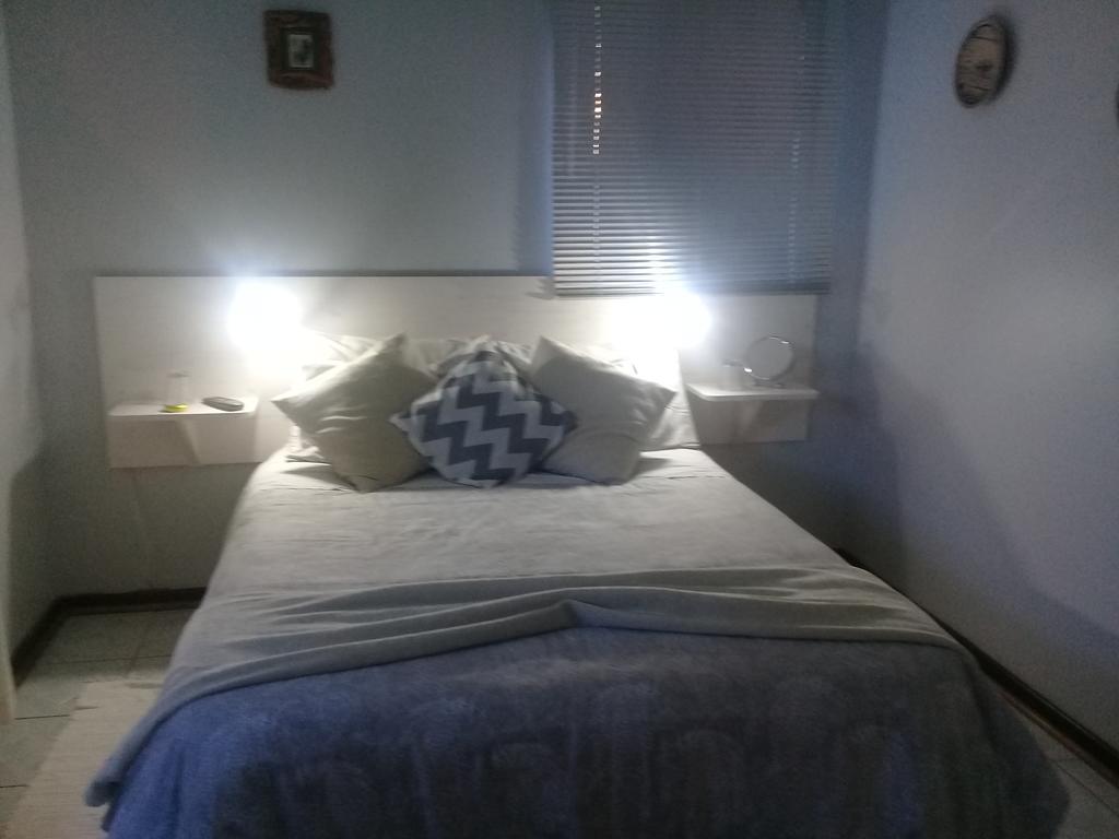 A1 Kynaston Self Catering Or Bed And Breakfast Jeffreysbaai Buitenkant foto