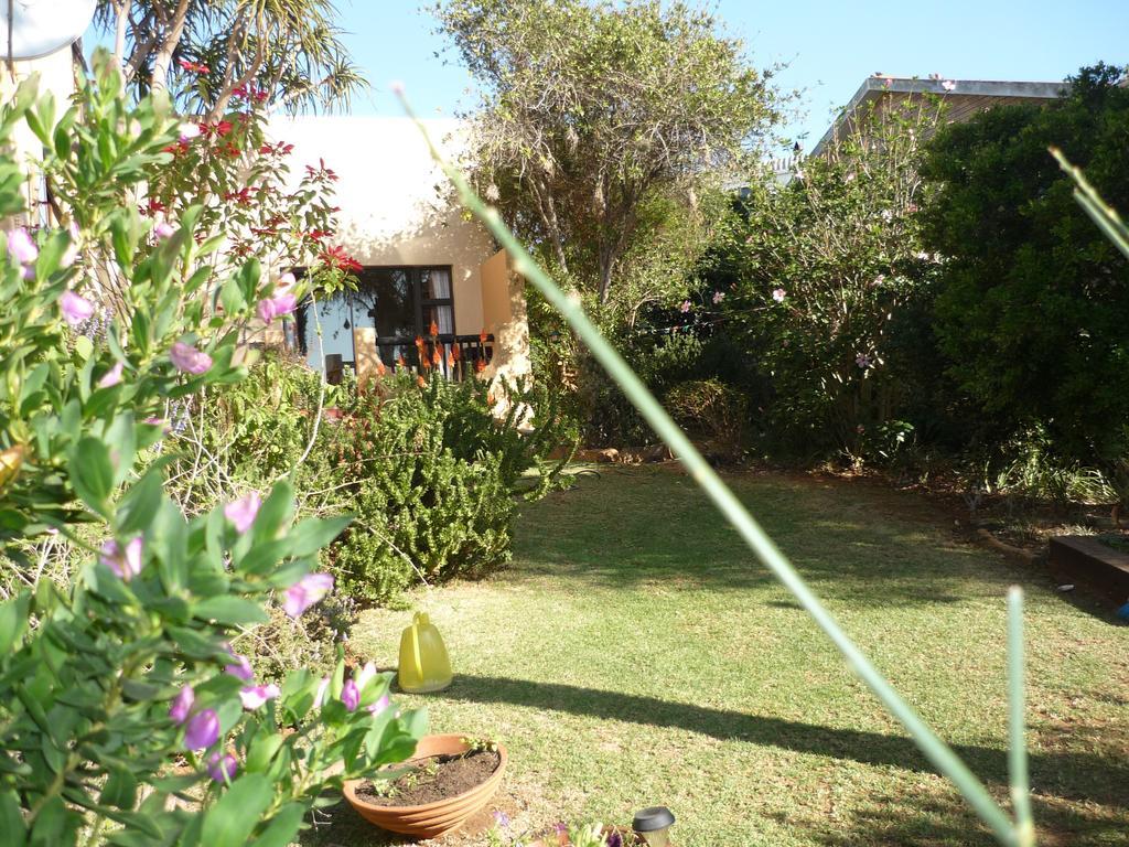 A1 Kynaston Self Catering Or Bed And Breakfast Jeffreysbaai Buitenkant foto